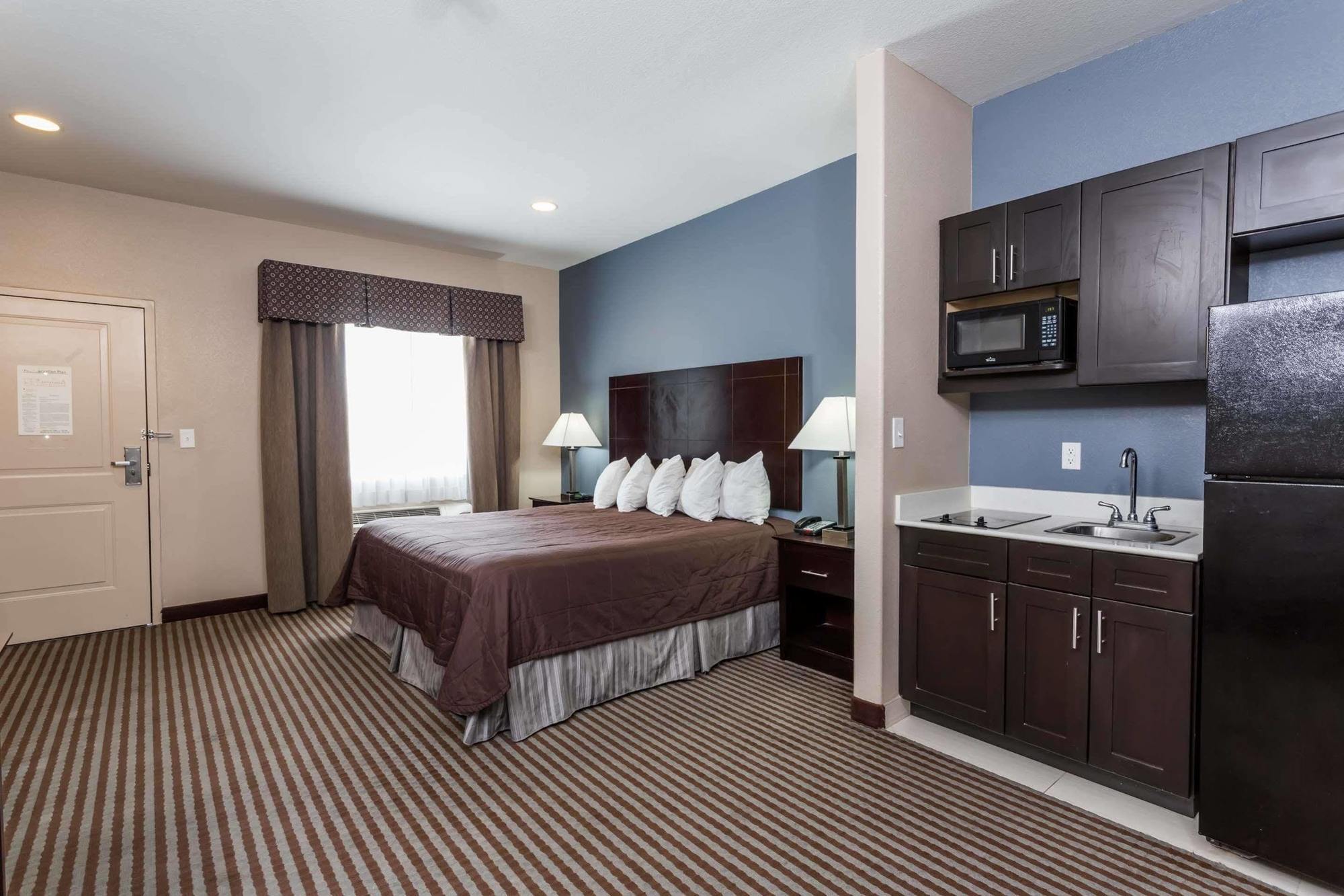 Atria Inn & Suites Three Rivers Exterior photo